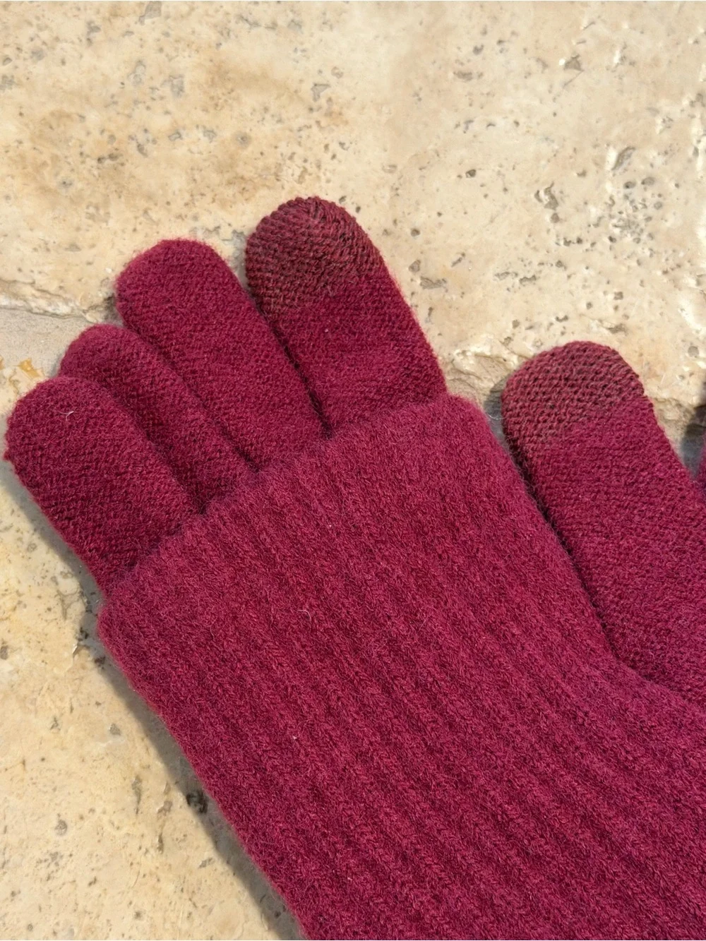 NWT Steve Madden Burgundy Ribbed Knit Touchscreen Tech Touch Gloves